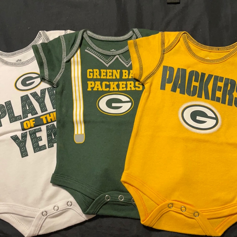 Green Bay Packer onesie set (3)